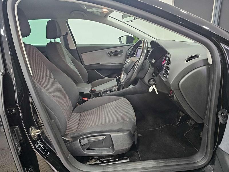 Used Seat Leon SE Dynamic 130 HP (95 kW) 2019 Black Hatchback