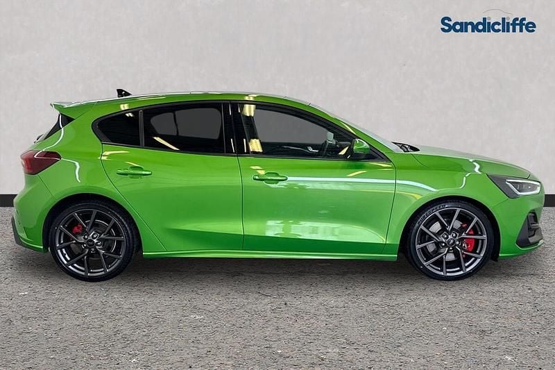Used Ford Focus ST 280 HP (205 kW) 2021 Green Hatchback