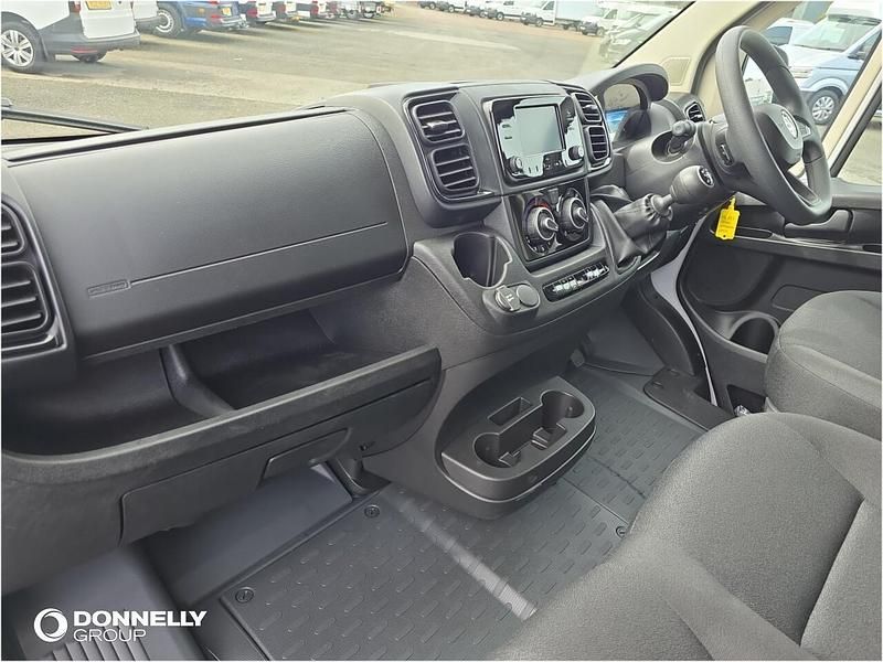 New Vauxhall Movano 140 HP (102 kW) 2025 White MPV