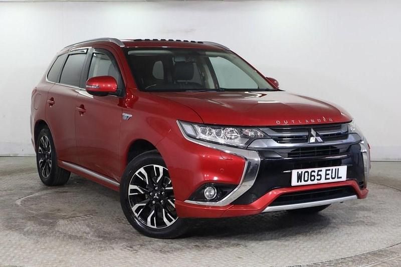 Used Mitsubishi Outlander 200 HP (147 kW) 2016 Red SUV