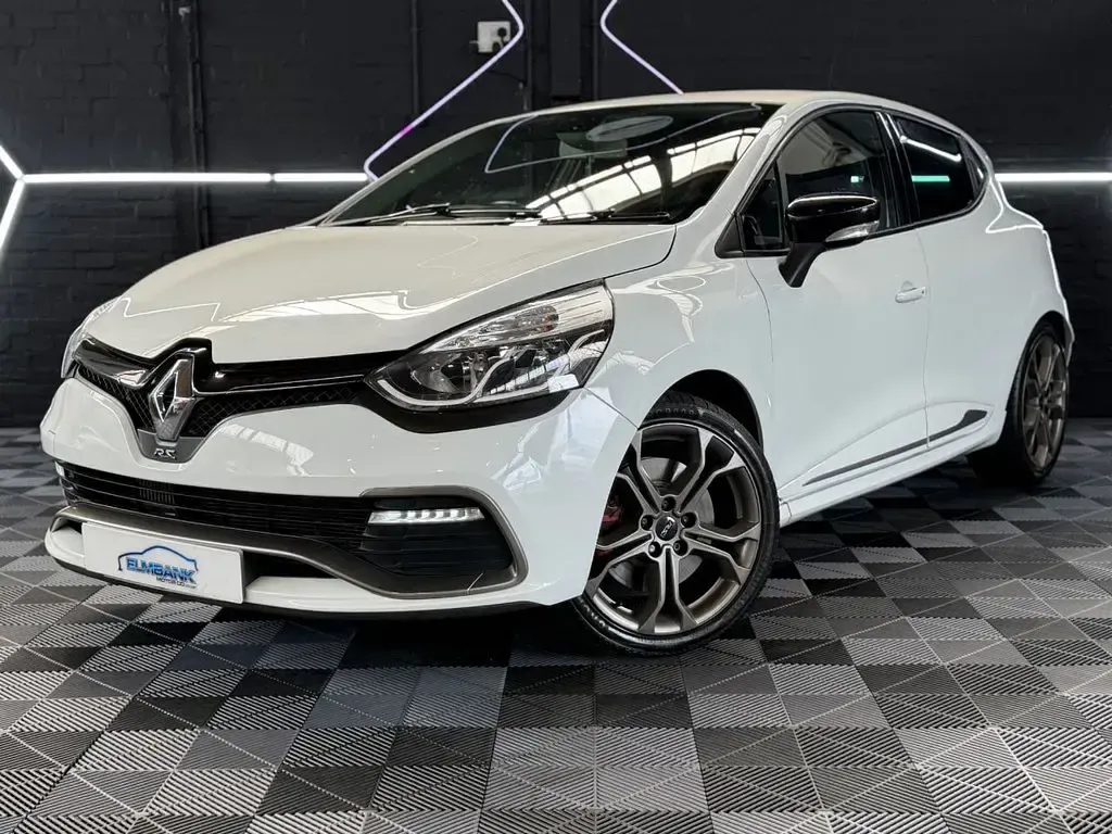 Used Renault Clio 200 HP (147 kW) 2014 White Hatchback