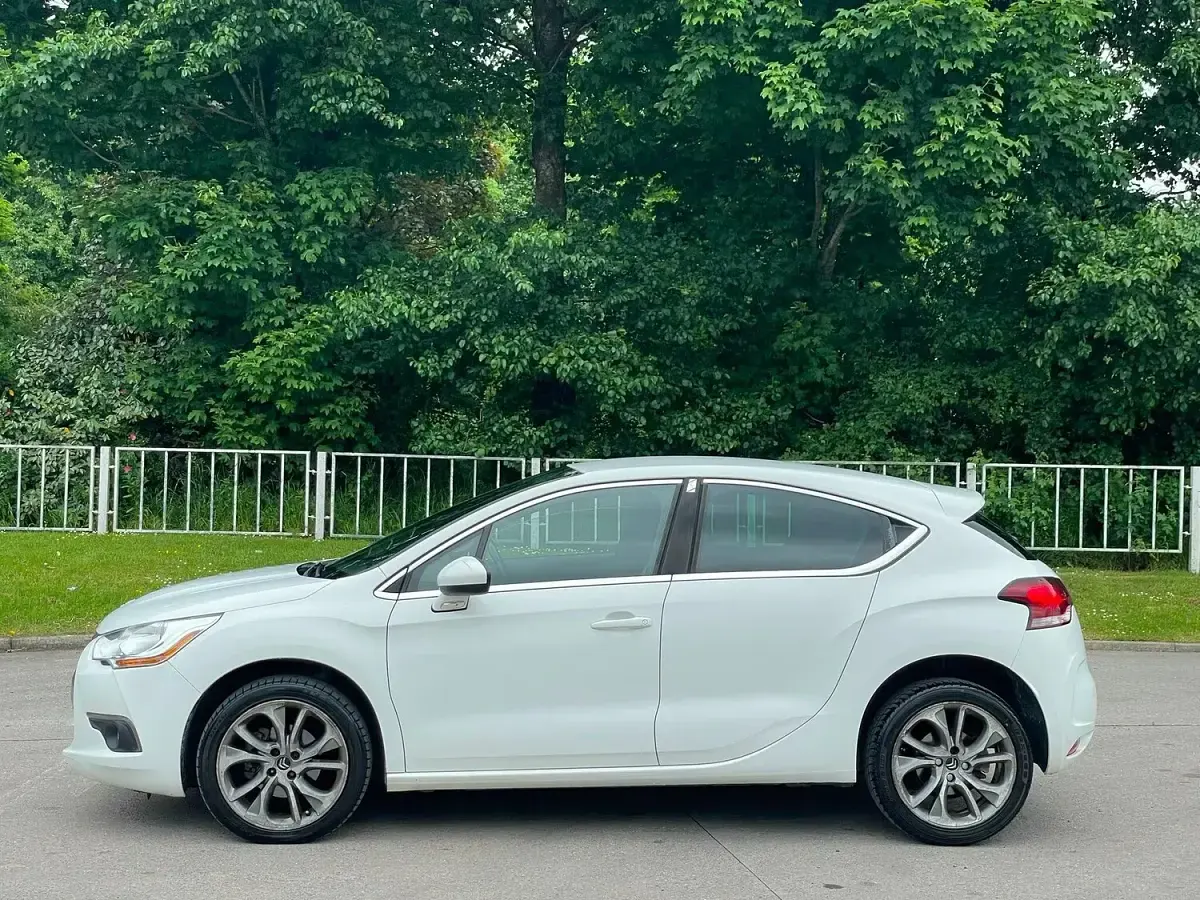 Used Citroën DS4 2013 White Hatchback