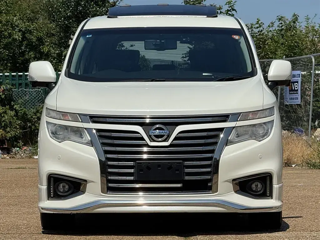 Used Nissan Elgrand Premium Edition 2015 White MPV