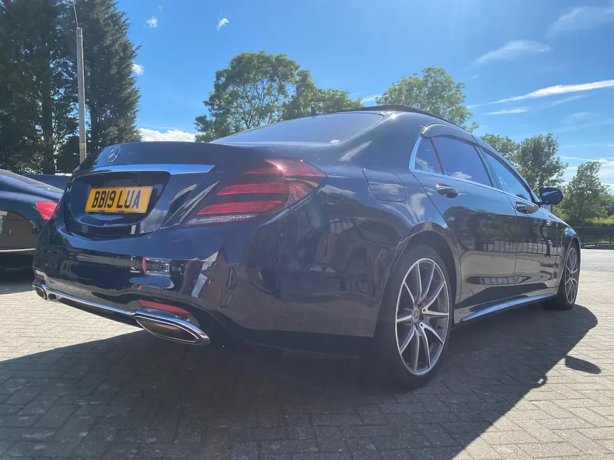 Used Mercedes 560 Premium 465 HP (342 kW) 2019 Blue Sedan