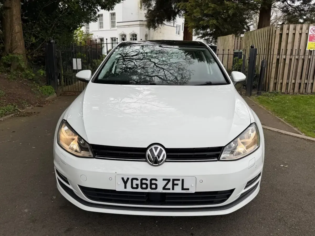 Begagnad VW Golf VII Edition 125 HK (91 kW) 2016 Vit Halvkombi