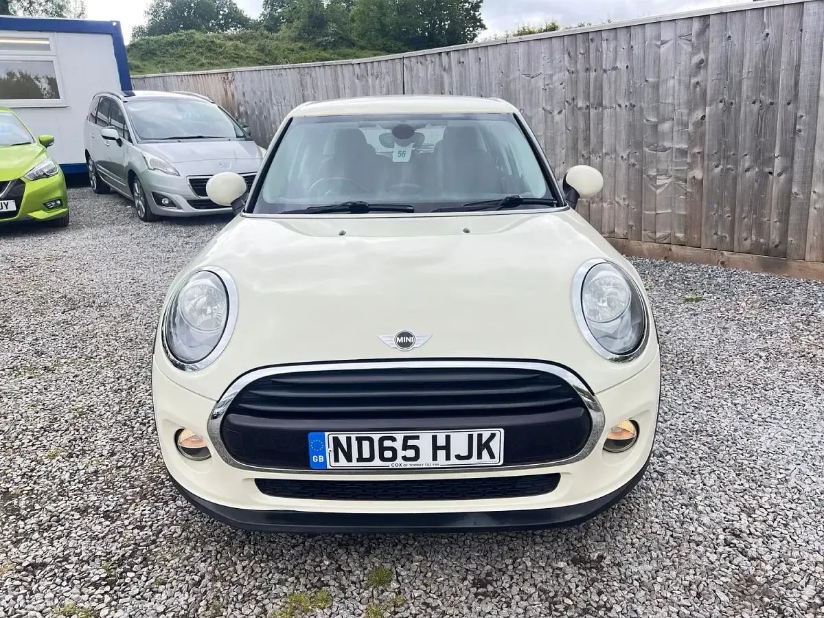 Used Mini Cooper D Hatch 116 HP (85 kW) 2015 White Hatchback