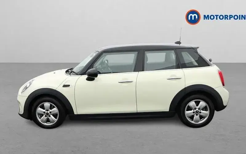 Używany Mini Cooper Classic 136 KM (100 kW) 2019 Biały Hatchback