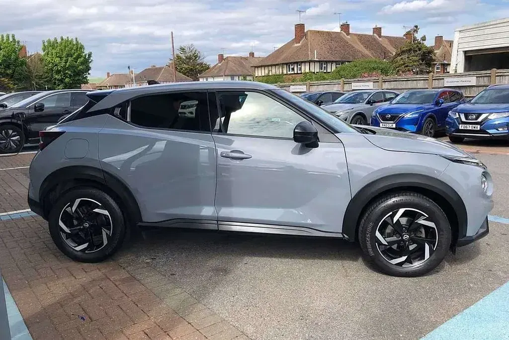 Used Nissan Juke N-Connecta 112 HP (82 kW) 2023 Grey SUV