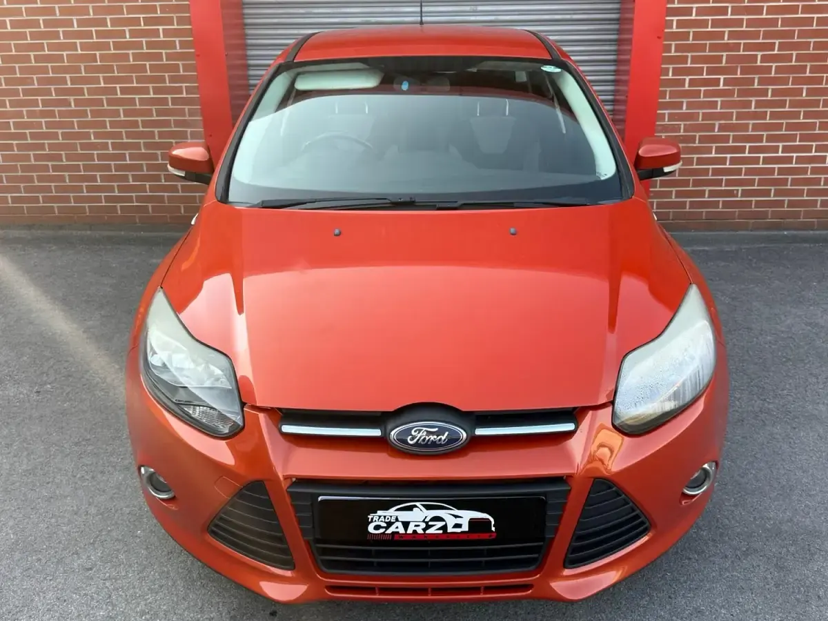 Used Ford Focus Zetec 115 HP (84 kW) 2011 Red Hatchback