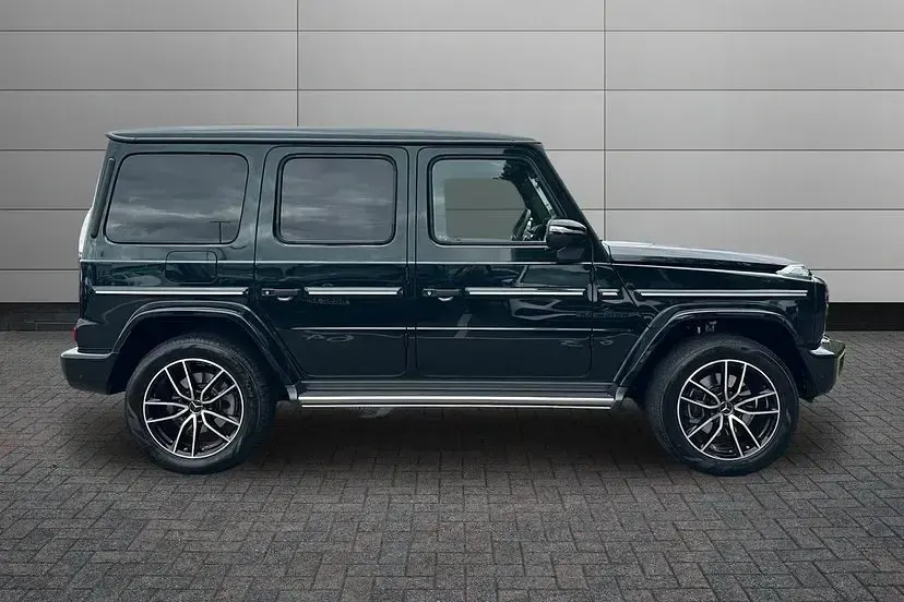 Used Mercedes G400 AMG line 325 HP (239 kW) 2022 Emerald green SUV