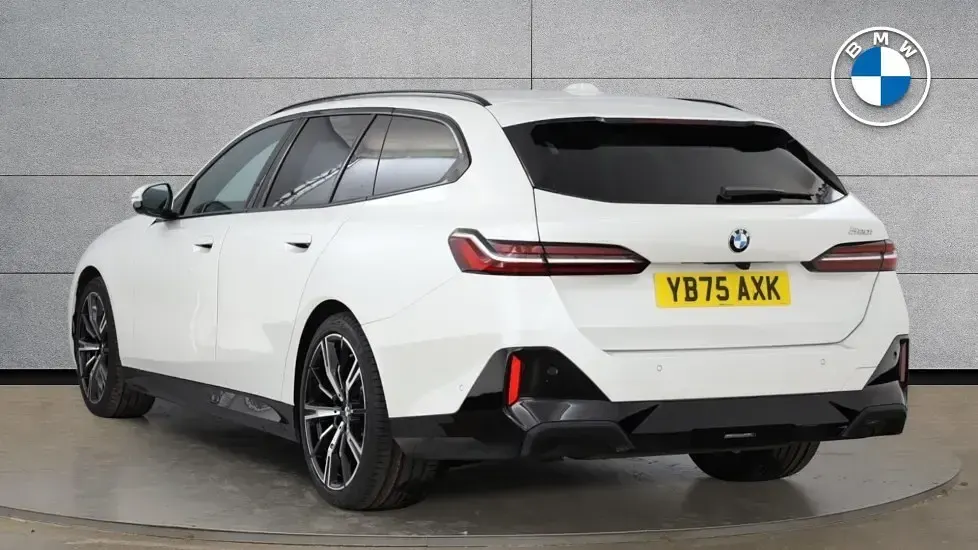 Used BMW 520 M Sport 205 HP (150 kW) 2025 White Estate