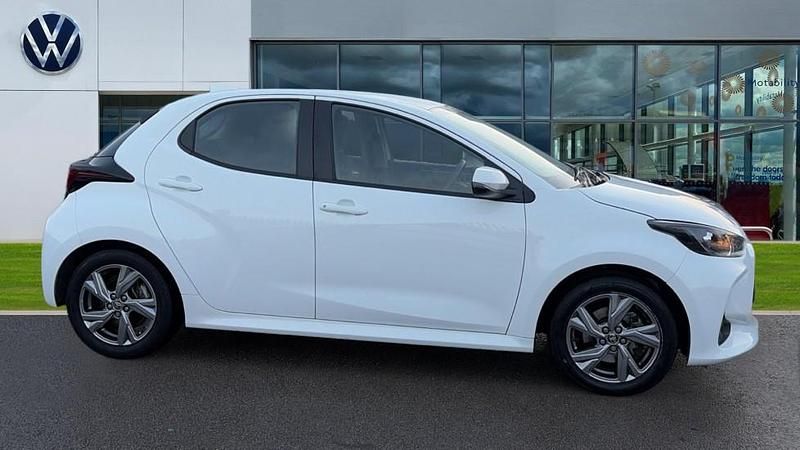 Used Toyota Yaris Hybrid 116 HP (85 kW) 2024 White