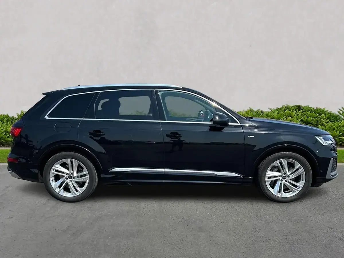 Used Audi Q7 S-Line 231 HP (169 kW) 2024 Black SUV