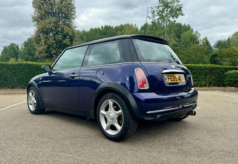 Begagnad Mini Cooper Hatch 116 HK (85 kW) 2005 Lila Halvkombi