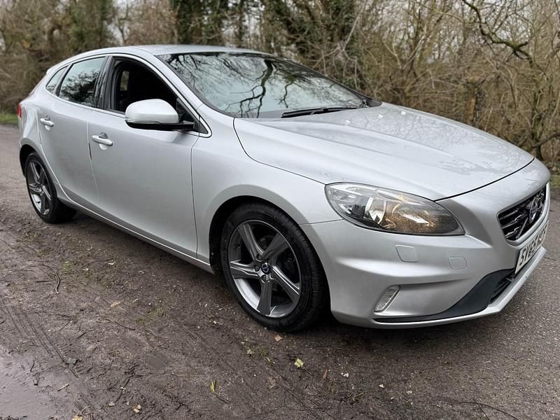 Used Volvo V40 R-Design 115 HP (84 kW) 2015 Silver Hatchback