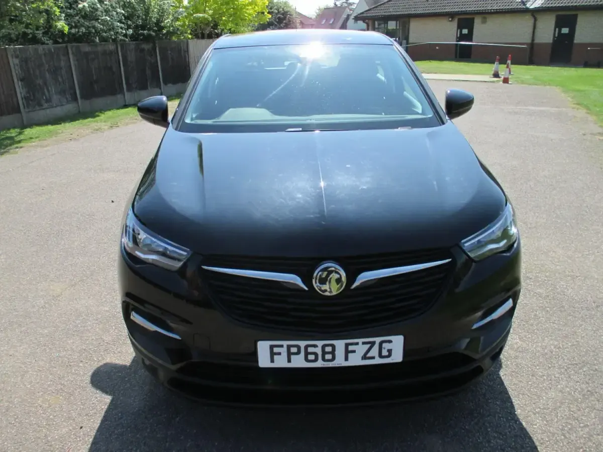 Second-hand Vauxhall Grandland X S 130 CP (95 kW) 2018 Negru SUV