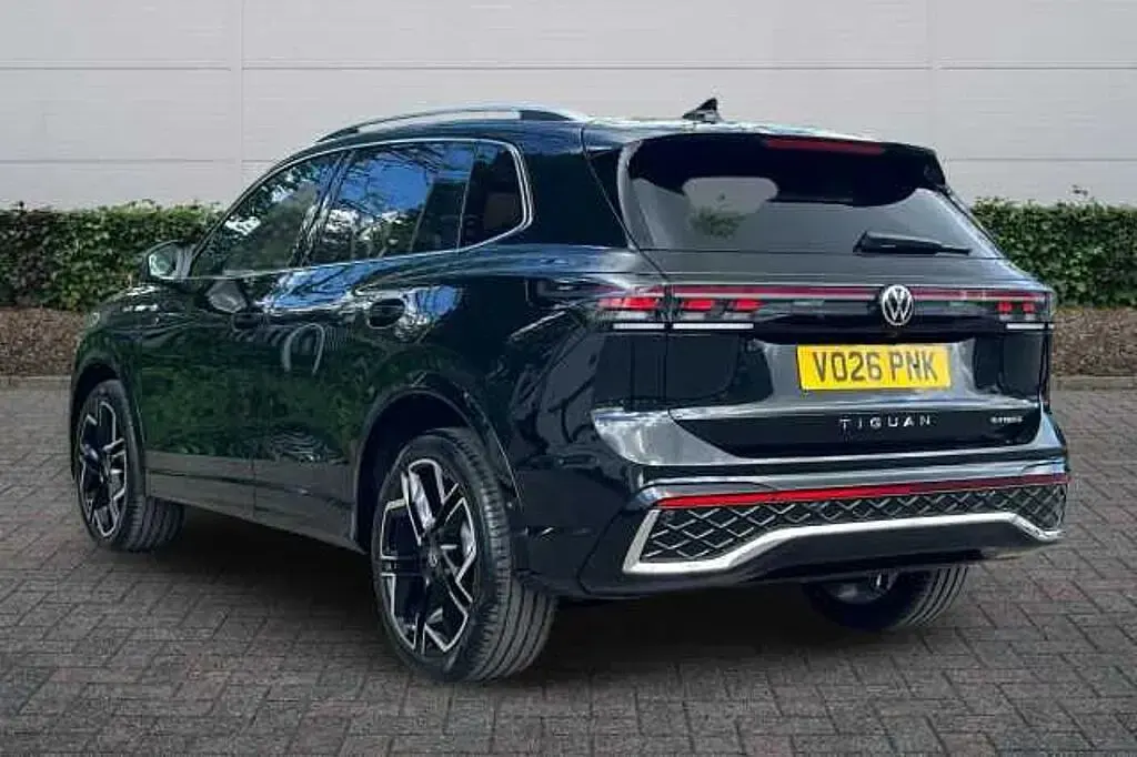 New VW Tiguan R-line 272 HP (200 kW) 2026 Grenadilla black SUV