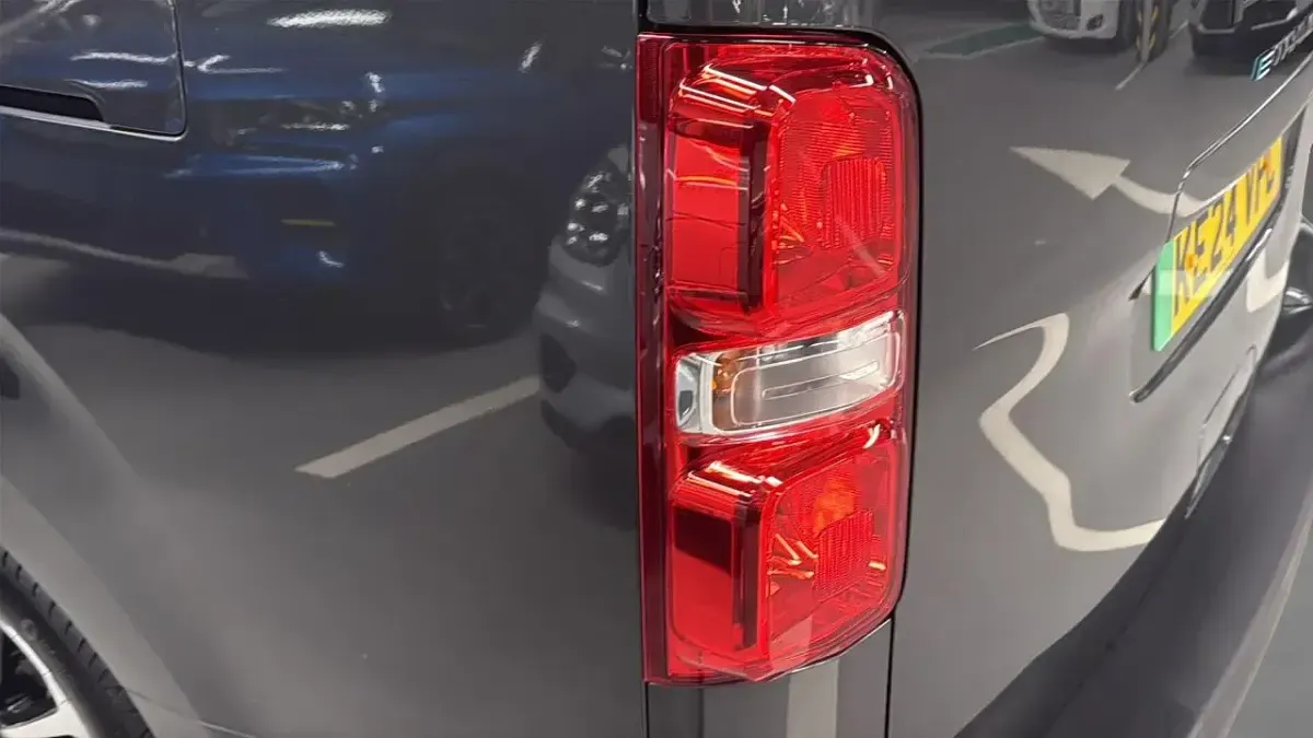 Used Peugeot e-Traveller Allure 98 kW (134 HP) 2024 Grey MPV