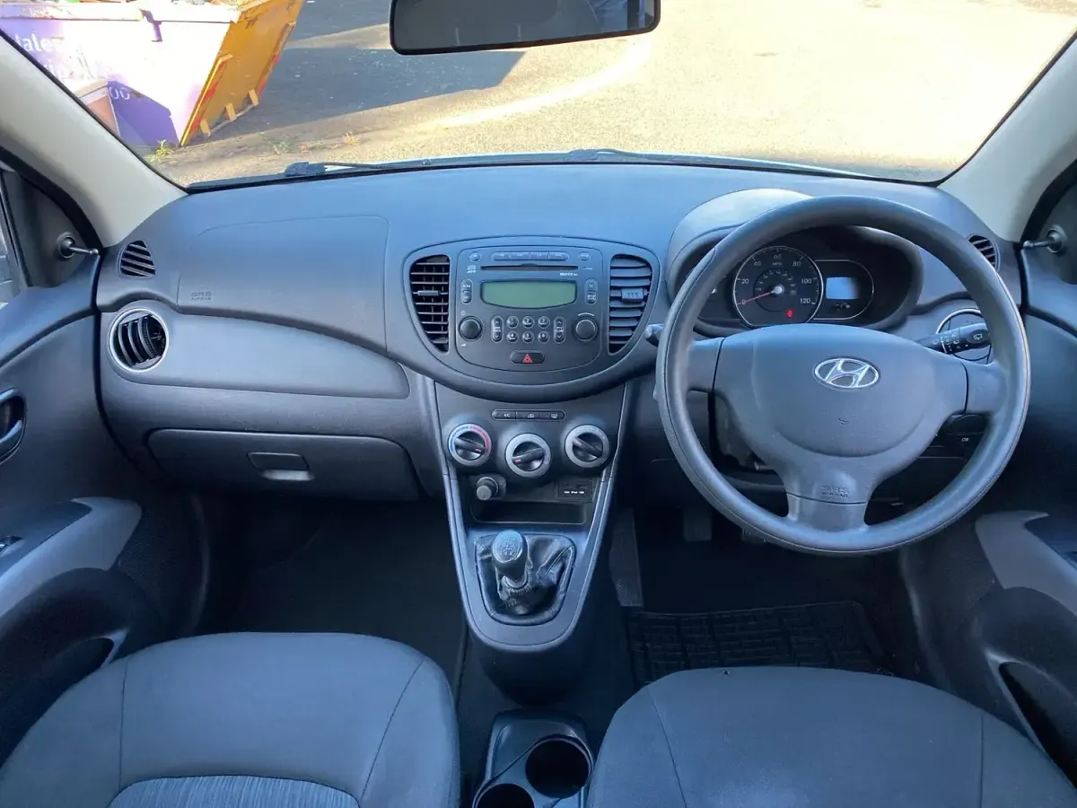 Used Hyundai i10 Classic 86 HP (63 kW) 2012 White Hatchback