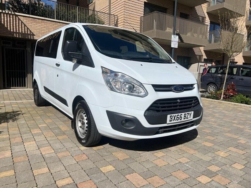 White Used 2016 Ford Transit Custom Trend Van | £9,995 (Fair price) - Image 1/4