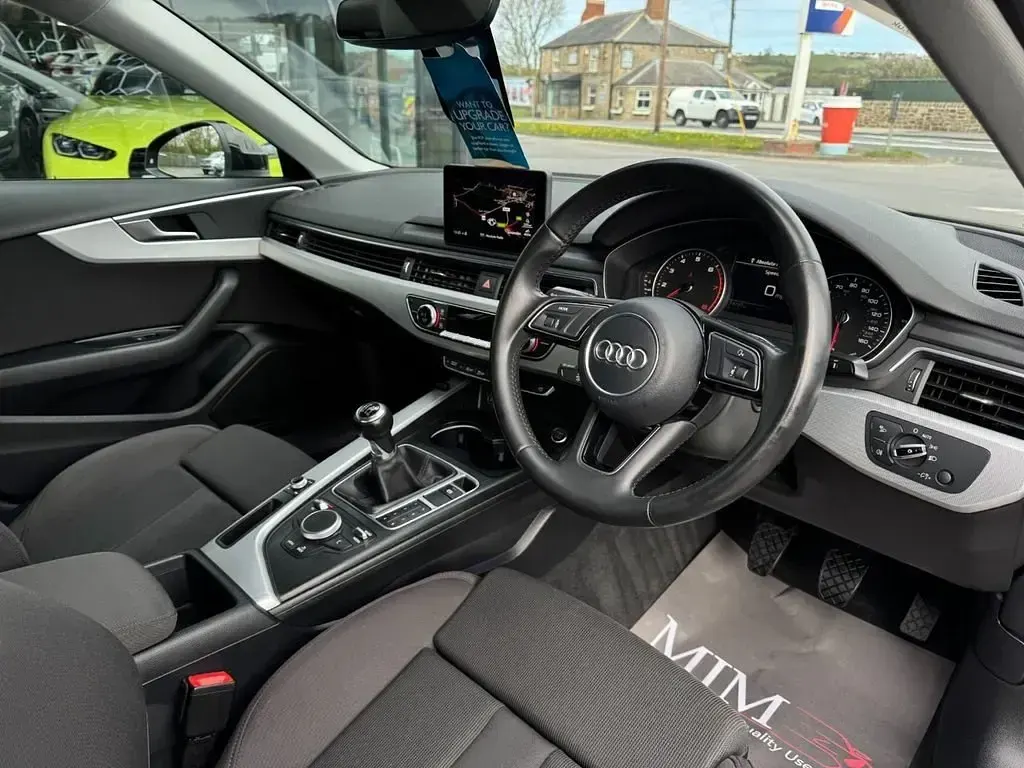 Usado Audi A4 Sport 150 HP (110 kW) 2017 Preto Sedan