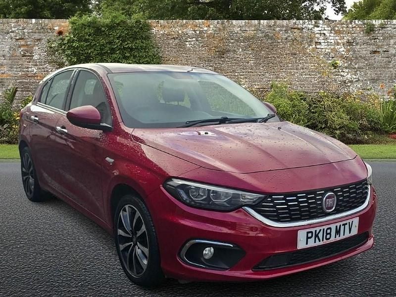 Red Used 2018 Fiat Tipo Lounge Hatchback | £4,529 (Fair price) - Image 1/4