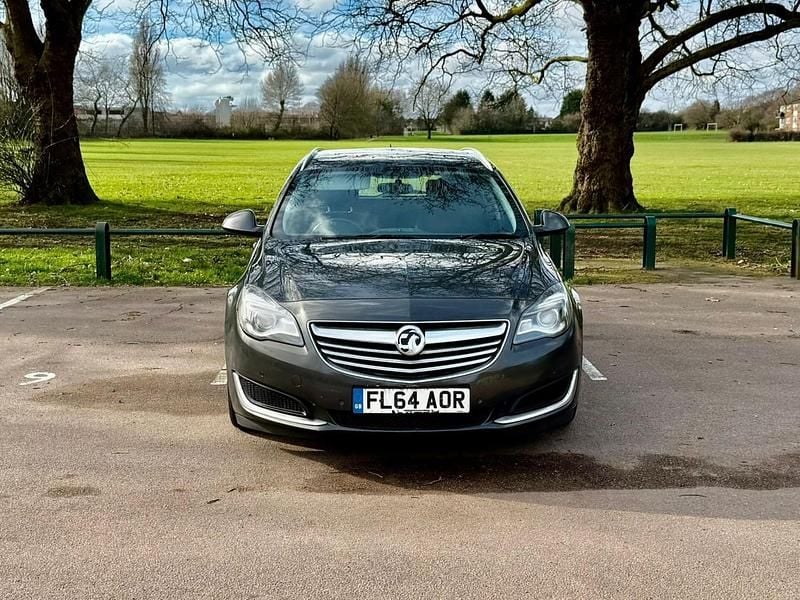 Used Vauxhall Insignia Design Edition 163 HP (119 kW) 2014 Grey Estate