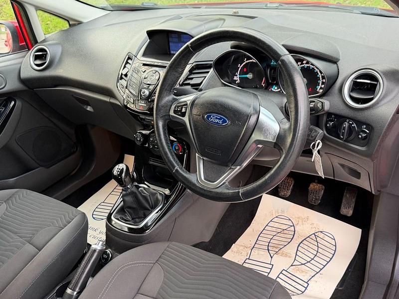 Used Ford Fiesta Zetec 82 HP (60 kW) 2017 Red Hatchback