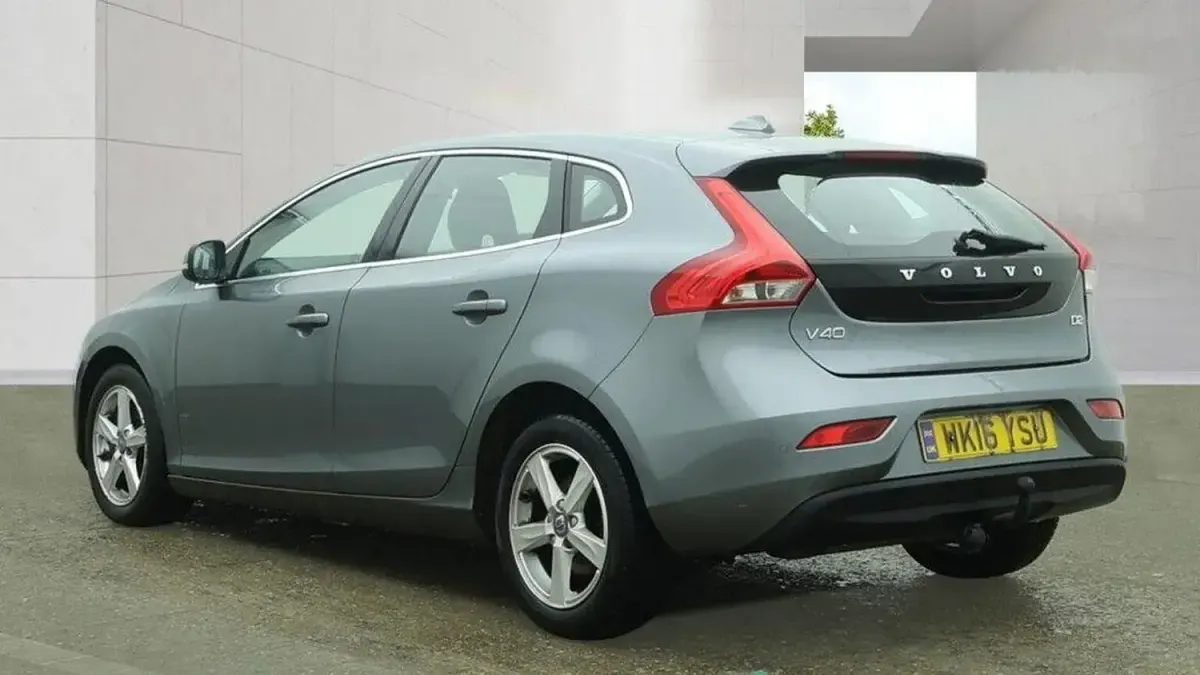 Käytetty Volvo V40 SE 120 HP (88 kW) 2016 Harmaa Viistoperä