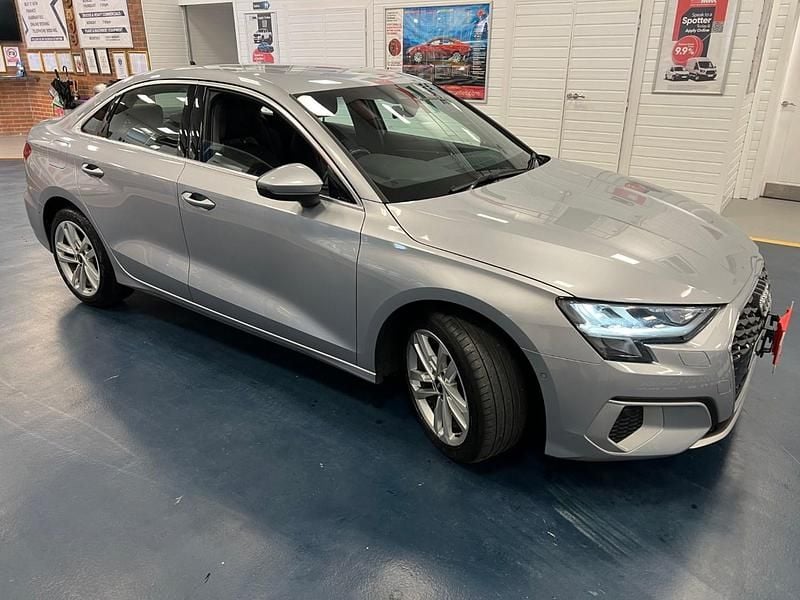 Usado Audi A3 Sport 115 HP (84 kW) 2021 Prateado Sedan