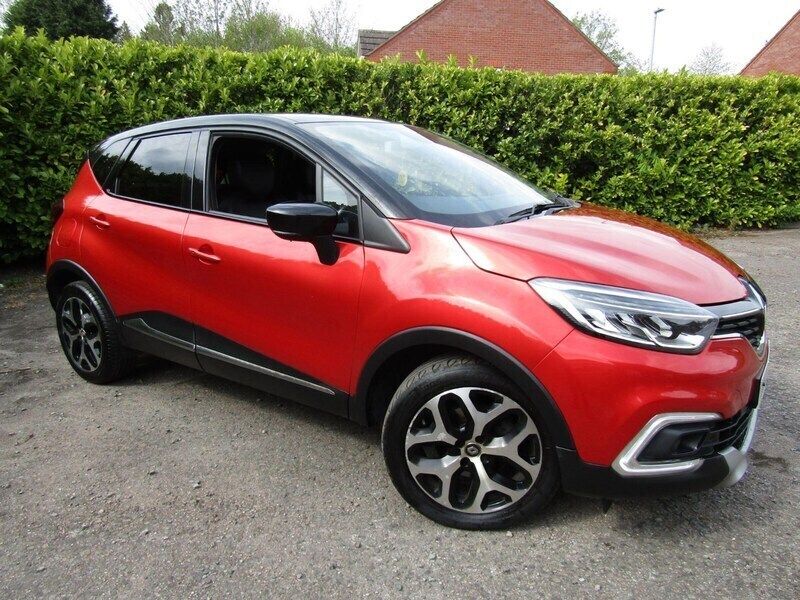 Red Used 2018 Renault Captur Signature SUV | £8,487 (A bit pricey) - Image 1/4