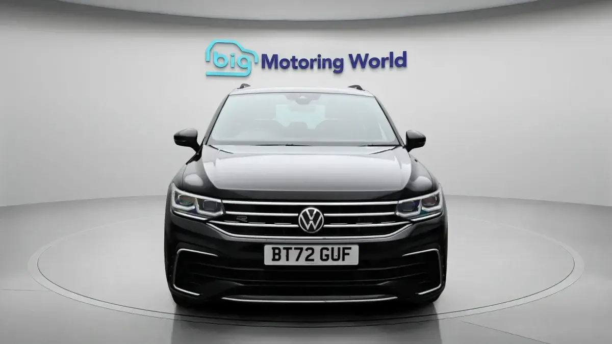 Begagnad VW Tiguan R-line 242 HK (177 kW) 2023 Svart SUV