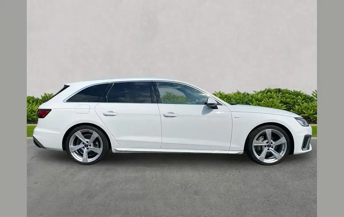 Used Audi A4 S-Line 204 HP (150 kW) 2024 White Estate