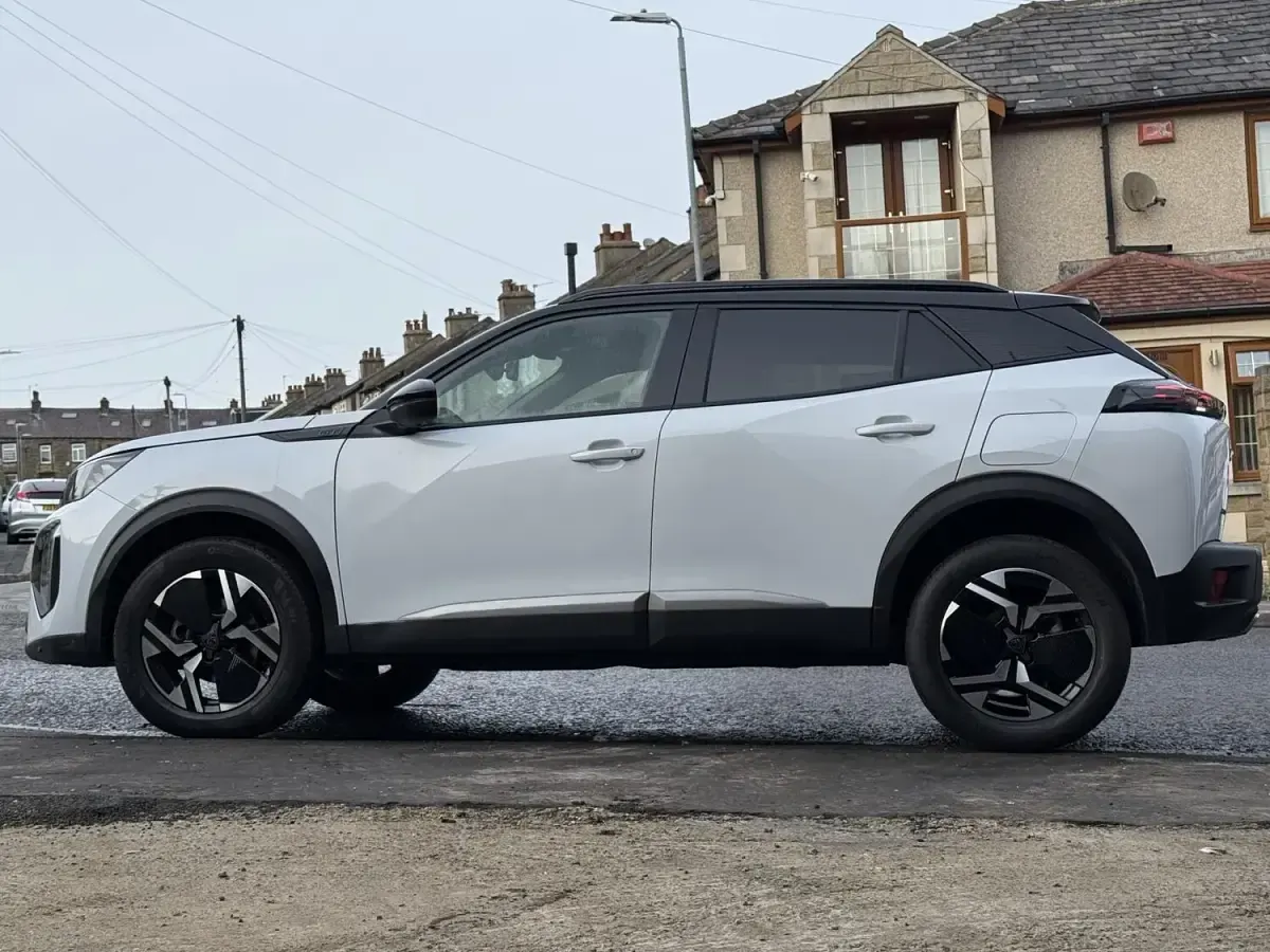 Used Peugeot 2008 GT 131 HP (96 kW) 2023 White SUV