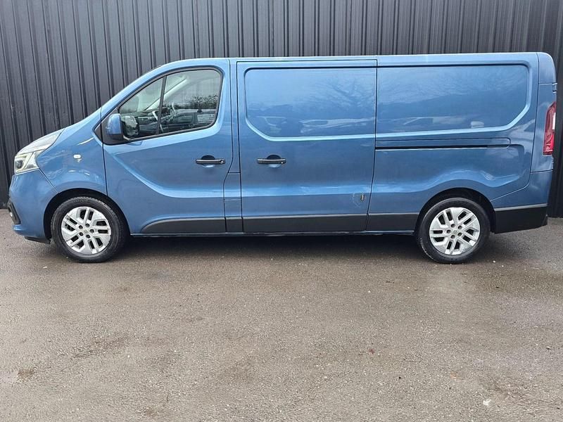 Used Renault Trafic 2019 Blue MPV