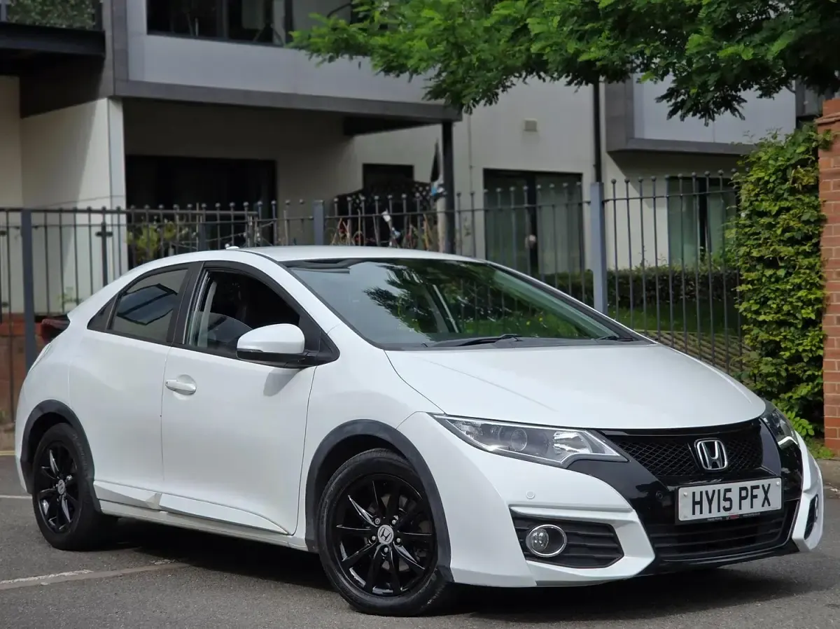 Used Honda Civic SE Plus 120 HP (88 kW) 2015 White Hatchback