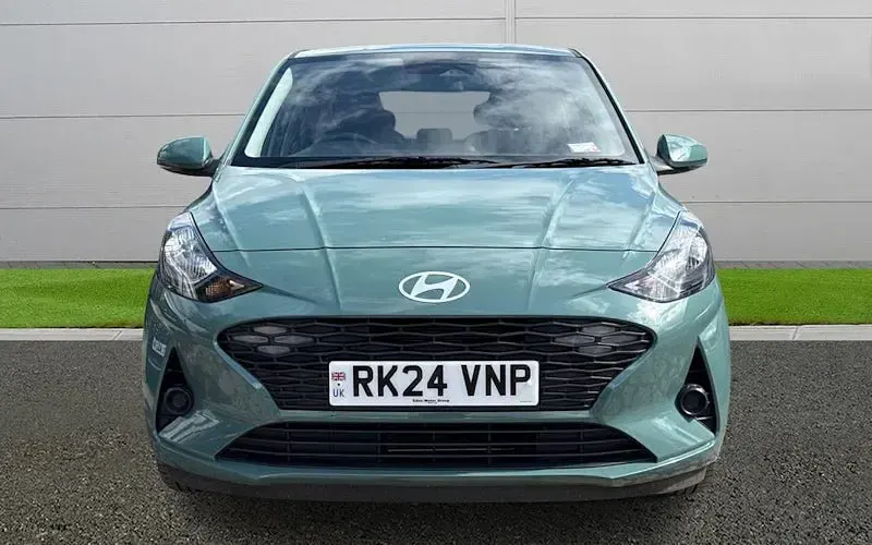 Used Hyundai i10 Advanced 67 HP (49 kW) 2024 Green Hatchback