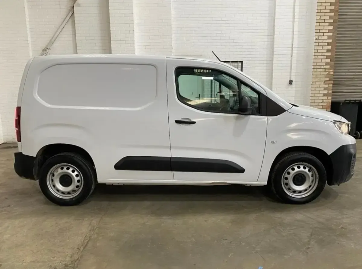 Used Peugeot Partner Premium 131 HP (96 kW) 2023 White MPV