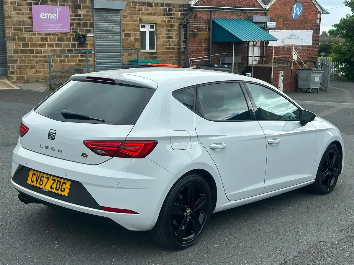 Used Seat Leon FR 150 HP (110 kW) 2017 White Hatchback