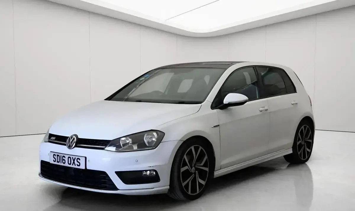 Used VW Golf VII R-line Edition 150 HP (110 kW) 2016 White Hatchback