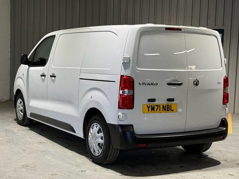 Used Vauxhall Vivaro S 120 HP (88 kW) 2022 White MPV