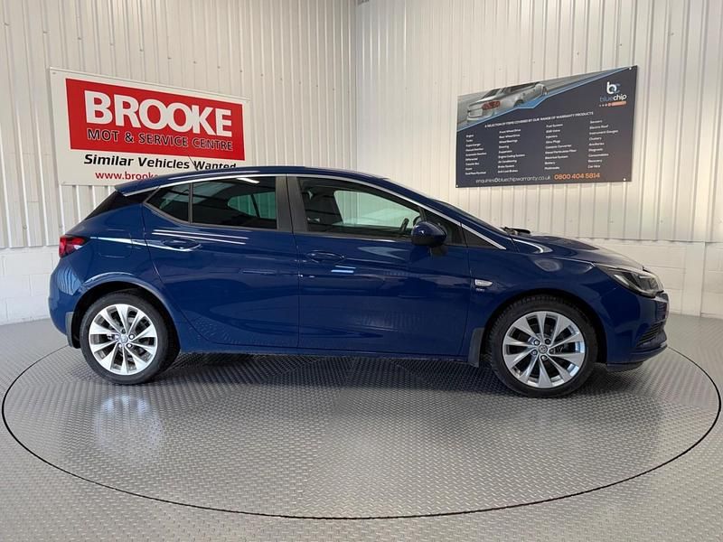 Second-hand Vauxhall Astra 150 CP (110 kW) 2018 Albastru Hatchback