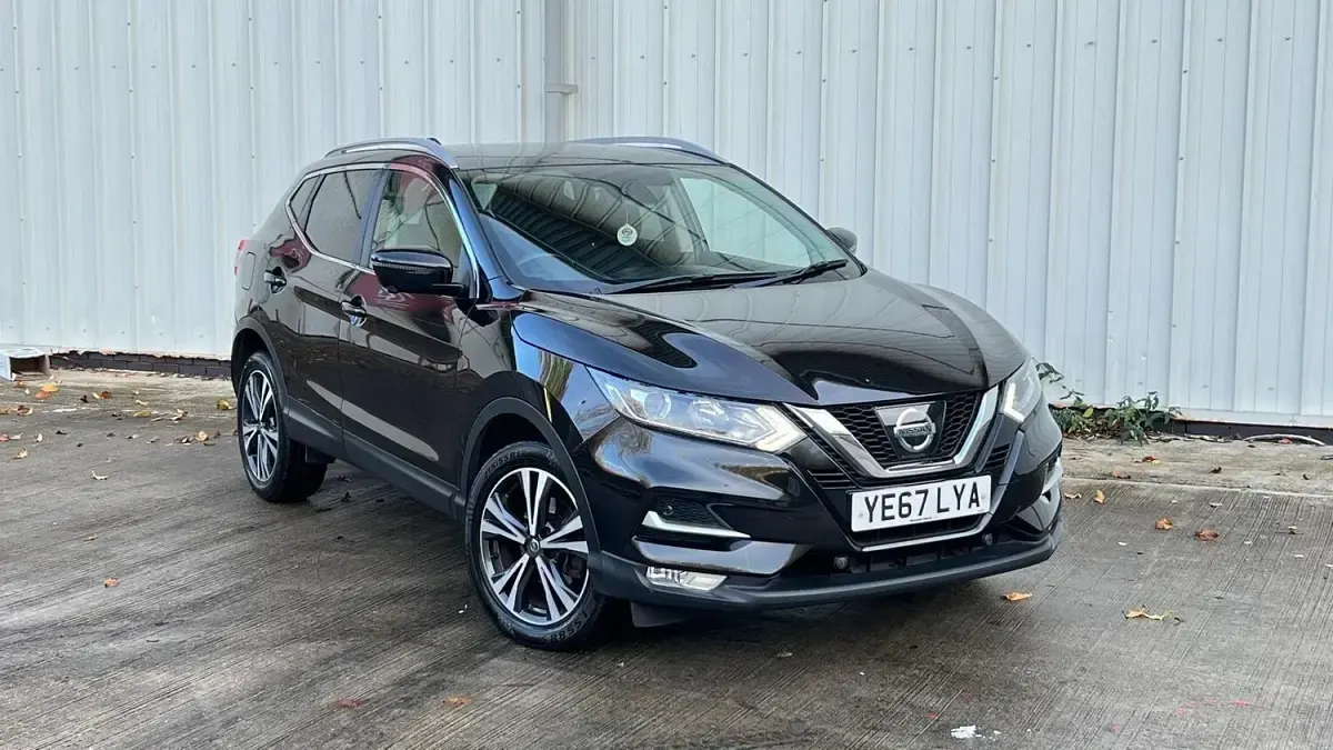 Used Nissan Qashqai N-Connecta 110 HP (80 kW) 2017 Black SUV