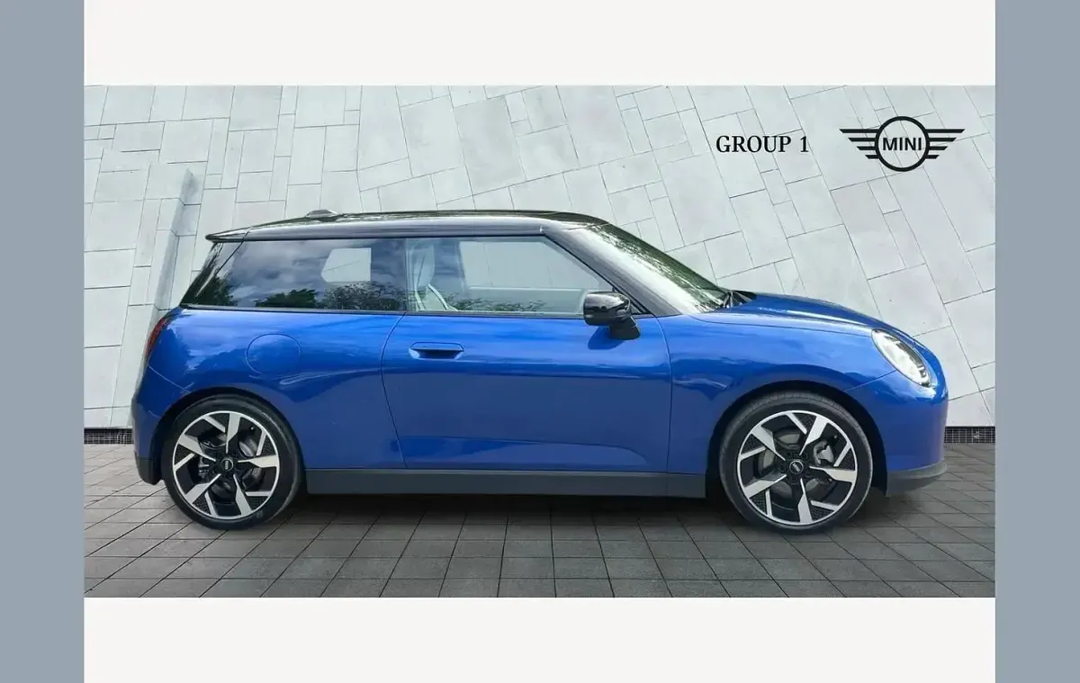 Used Mini Cooper Exclusive 135 kW (184 HP) 2025 Blue Hatchback