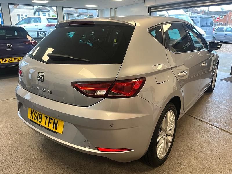 Used Seat Leon SE Dynamic 110 HP (80 kW) 2018 Silver Hatchback