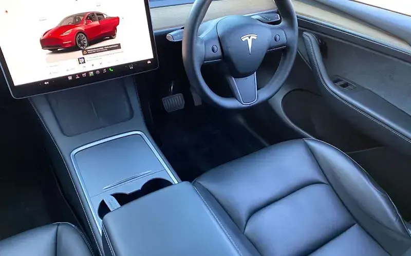 Used Tesla Model Y Long Range AWD 286 kW (389 HP) 2025 SUV