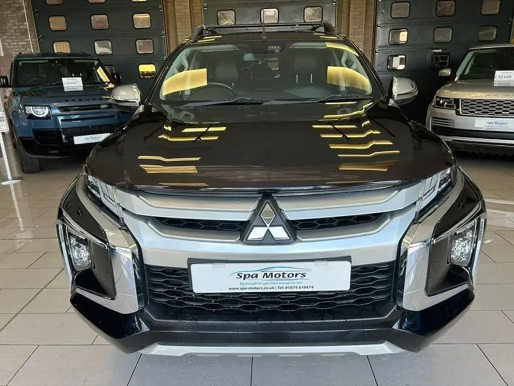 Used Mitsubishi L200 150 HP (110 kW) 2021 Black Pickup