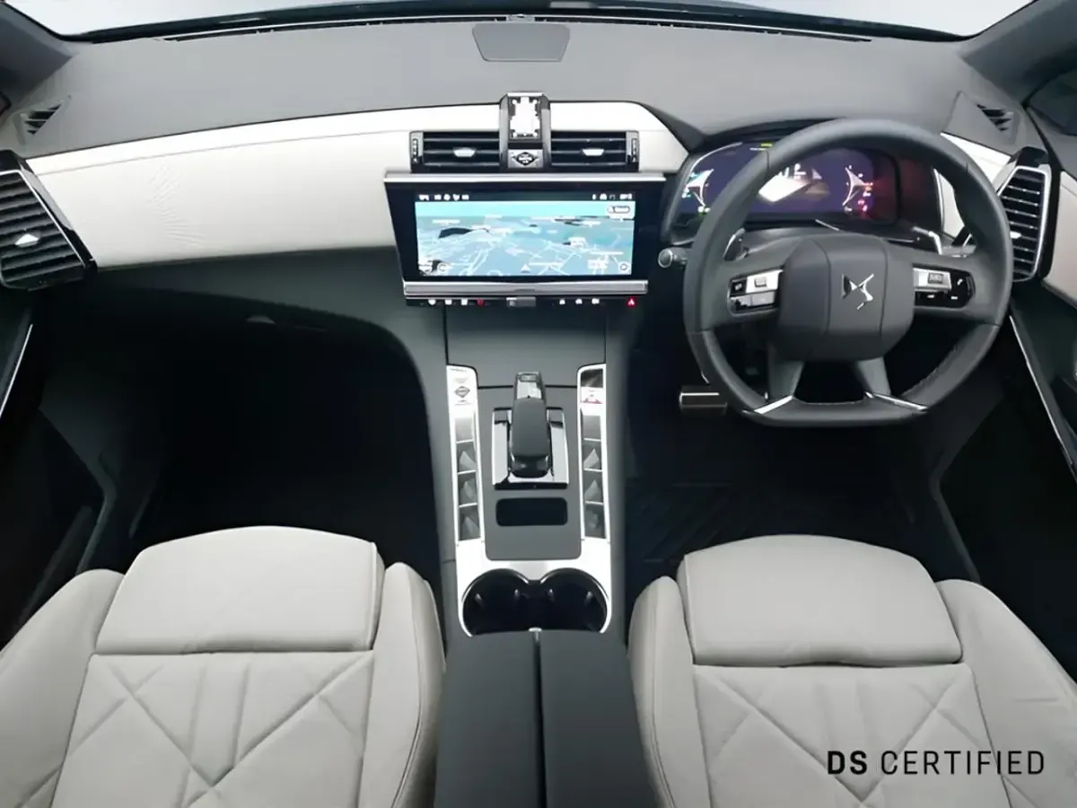 Used DS Automobiles DS7 Crossback 225 HP (165 kW) 2024 Blue SUV