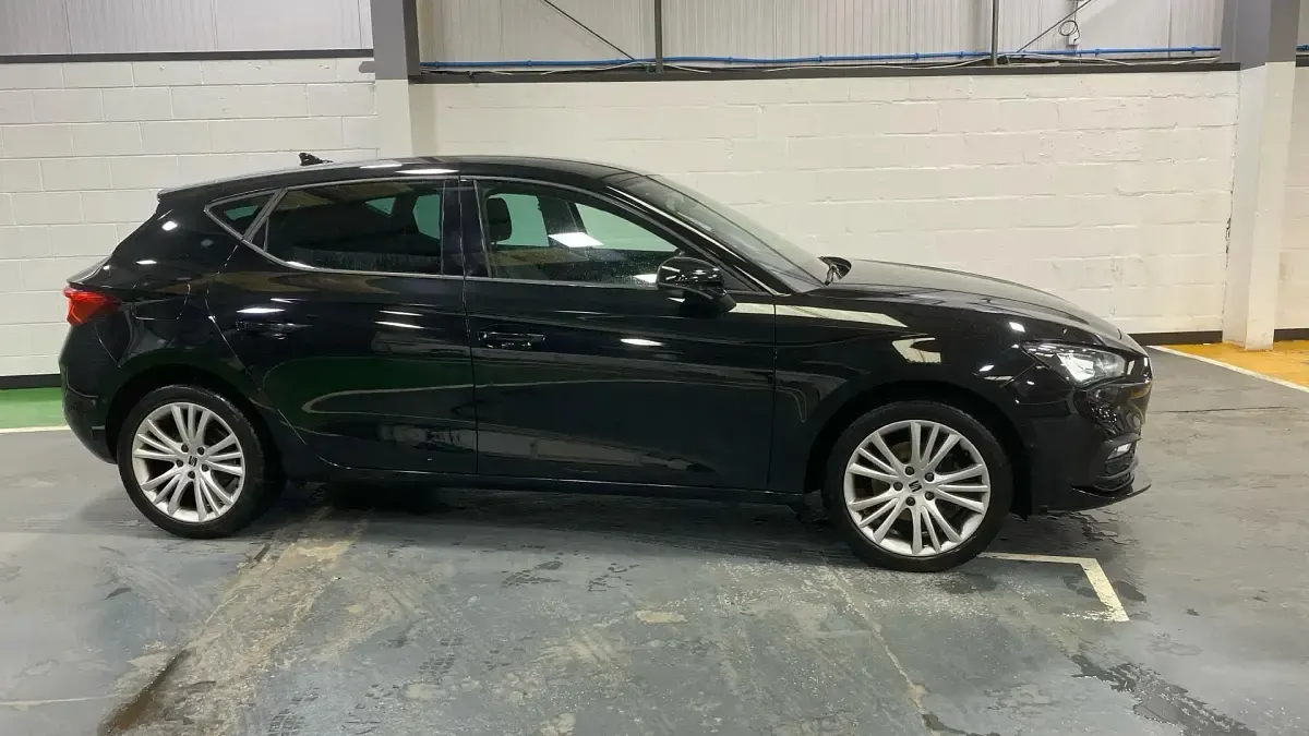 Used Seat Leon SE Dynamic 130 HP (95 kW) 2022 Black Hatchback