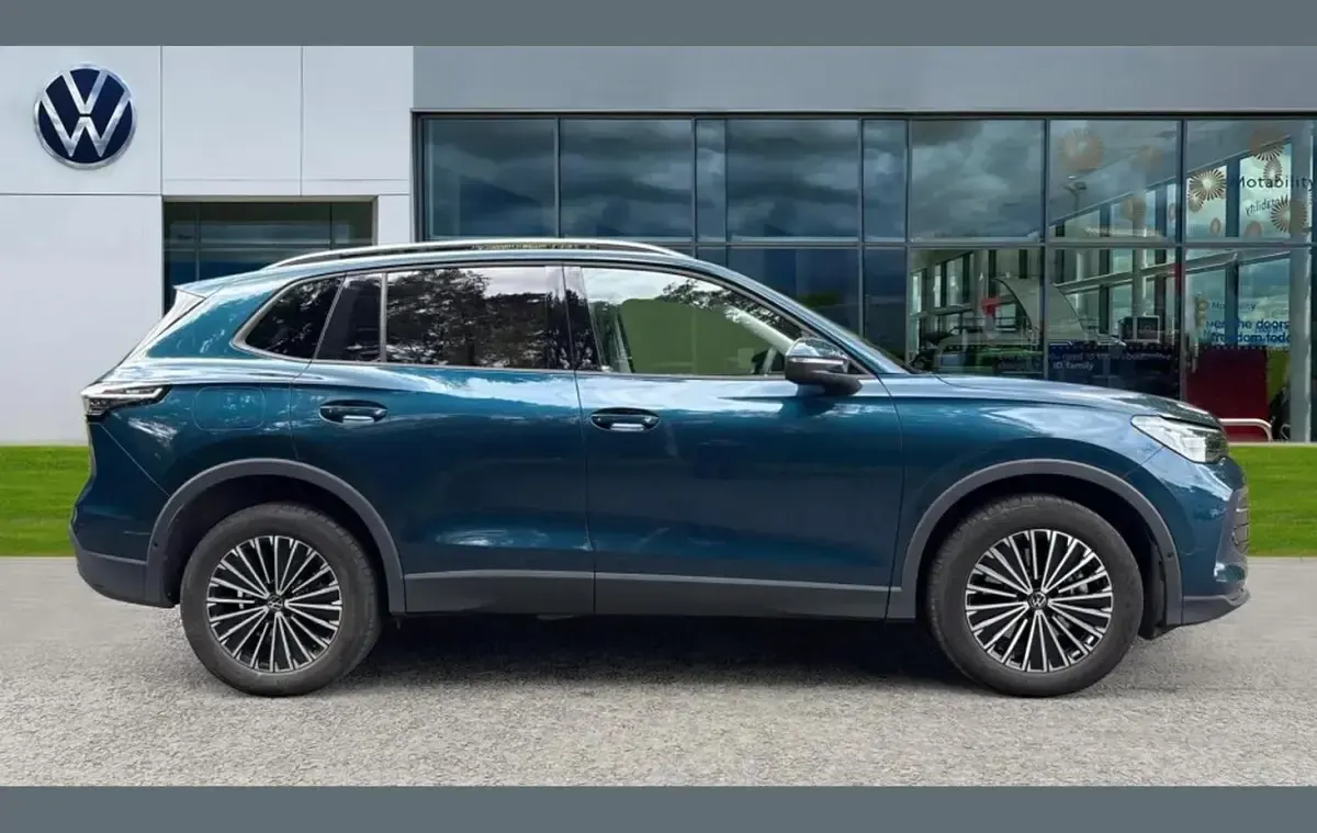 Used VW Tiguan Match 200 HP (147 kW) 2025 Blue SUV